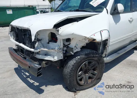 2004 Toyota Sequoia Sr5 V8 z USA, uszkodzony, nr VIN 5TDZT34A34S210050